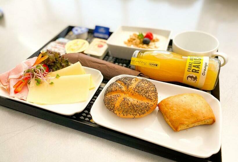 Blackhome Innsbruck City South I Contactless Check In