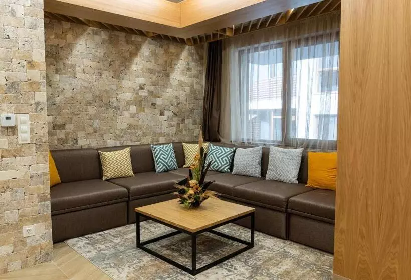 Hotel 103 Alpine