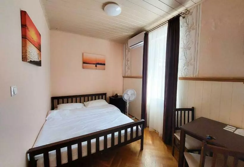 ホテル Gosztonyi Villa