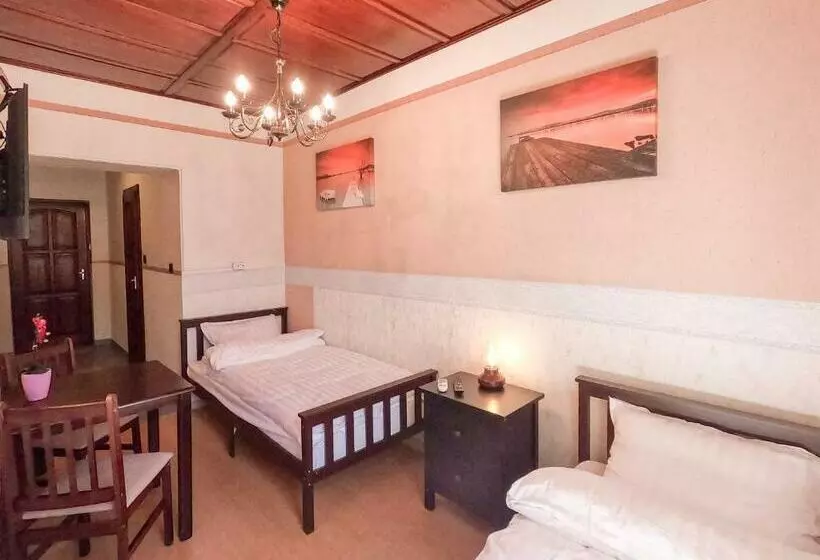 ホテル Gosztonyi Villa