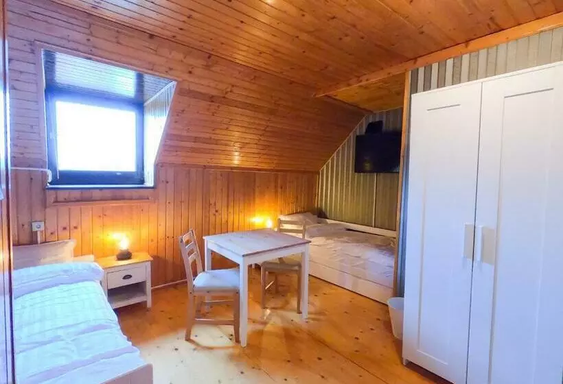 ホテル Gosztonyi Villa