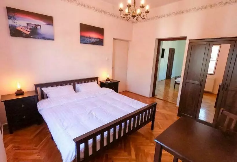 ホテル Gosztonyi Villa