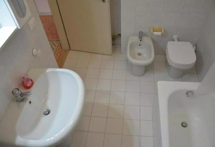 پانسیون Fly Me To Venice