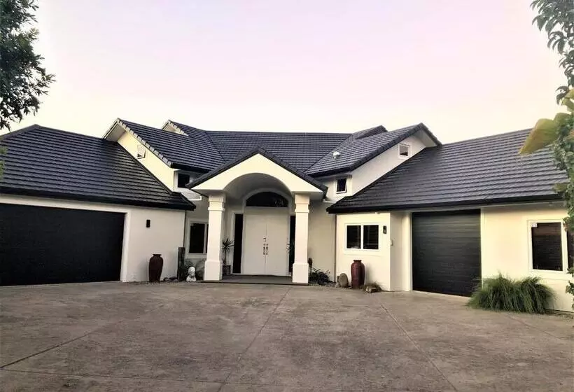 Majatalo Robyn S Retreat