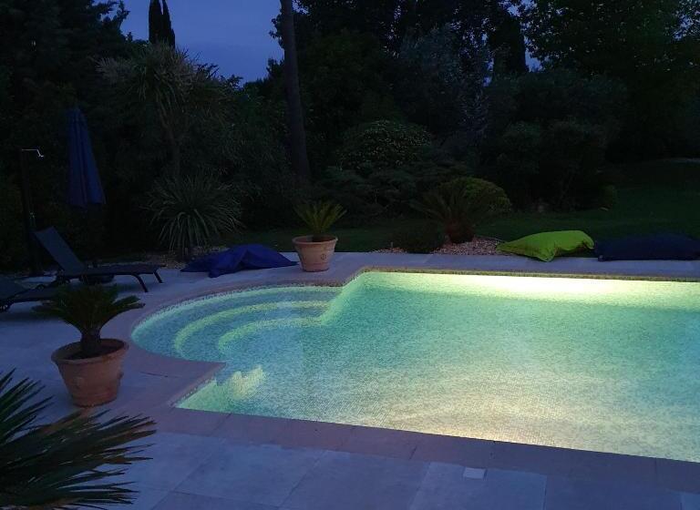 تختخواب و صبحانه Le Domaine Des Mûriers Charme, Chic, Calme En Provence Côte D Azur