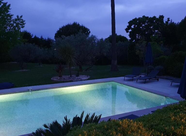 تختخواب و صبحانه Le Domaine Des Mûriers Charme, Chic, Calme En Provence Côte D Azur