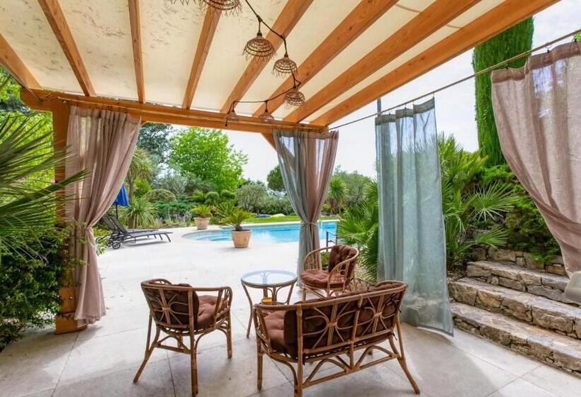 تختخواب و صبحانه Le Domaine Des Mûriers Charme, Chic, Calme En Provence Côte D Azur