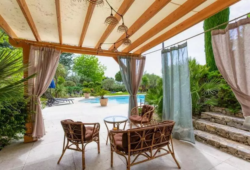 Aamiaismajoitus (B&B) Le Domaine Des Mûriers   Charme, Chic, Calme En Provence Côte D Azur