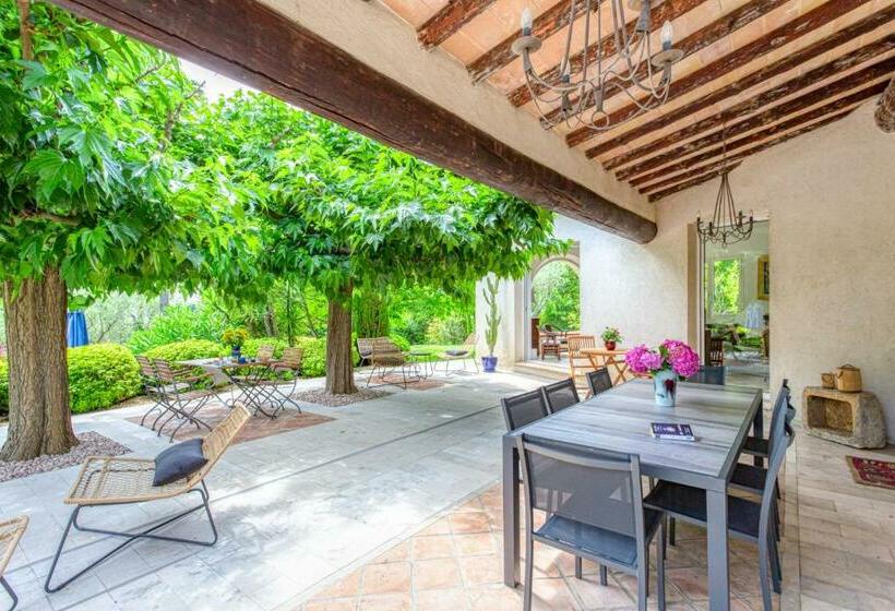 تختخواب و صبحانه Le Domaine Des Mûriers Charme, Chic, Calme En Provence Côte D Azur