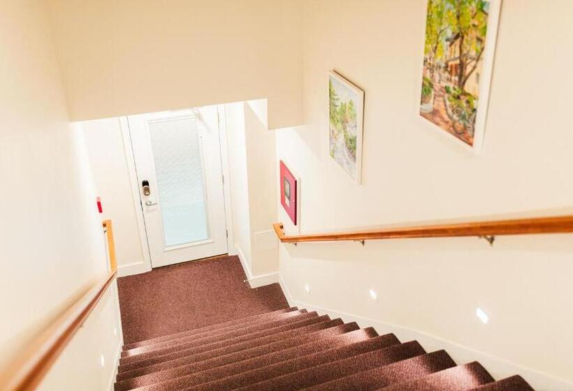 The Inn At Newton Highlands