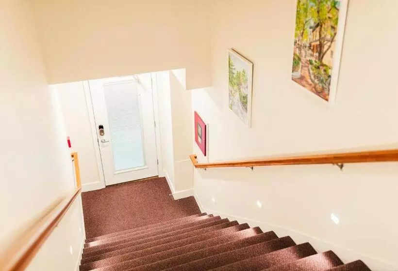 The Inn At Newton Highlands