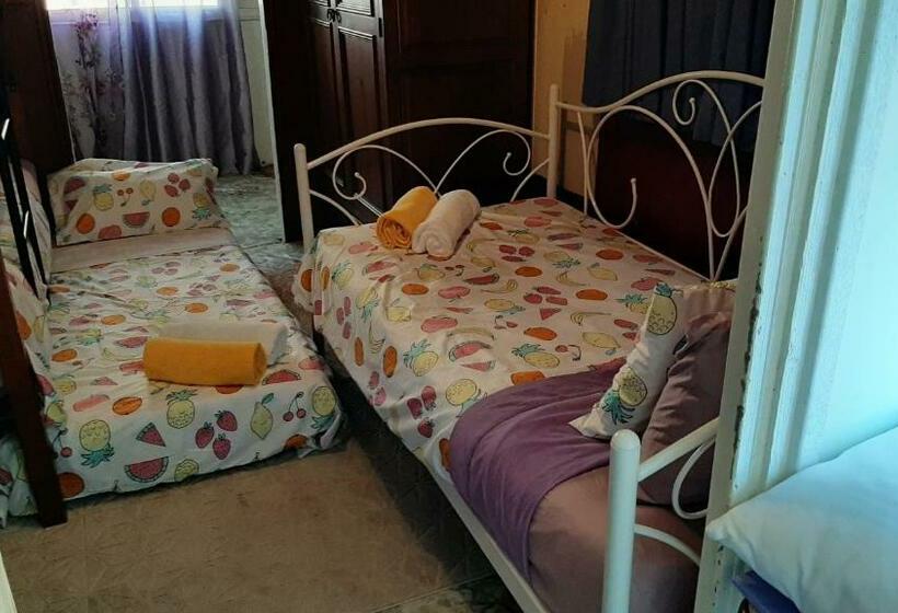 Bed and Breakfast Meyenburg Dorm Room