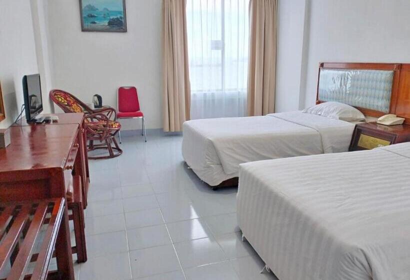 ホテル Wisata Indah Sibolga