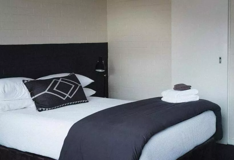 モーテル Cedar Lodge