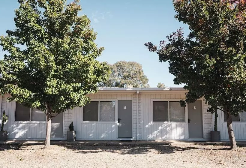 モーテル Cedar Lodge