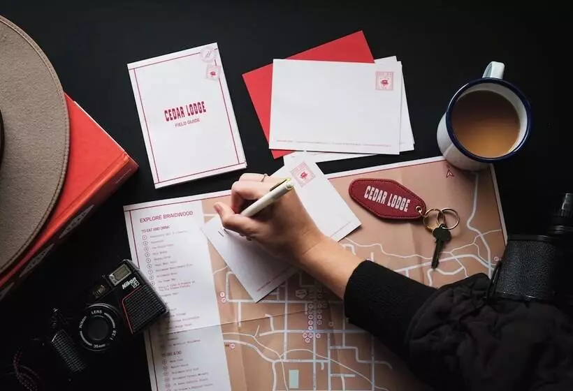 モーテル Cedar Lodge