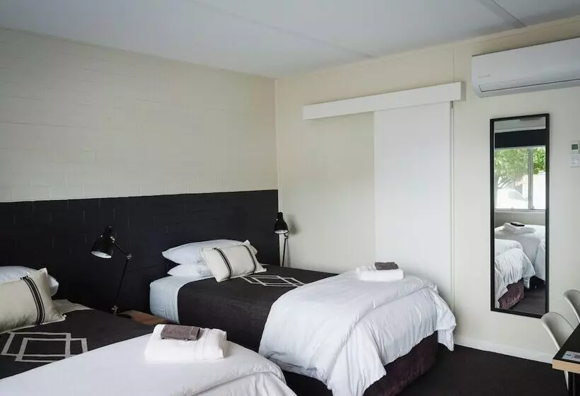 モーテル Cedar Lodge