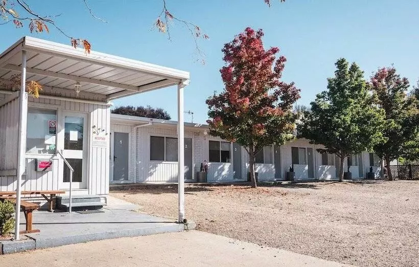 モーテル Cedar Lodge