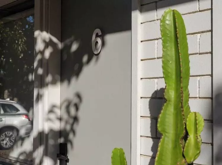 モーテル Cedar Lodge