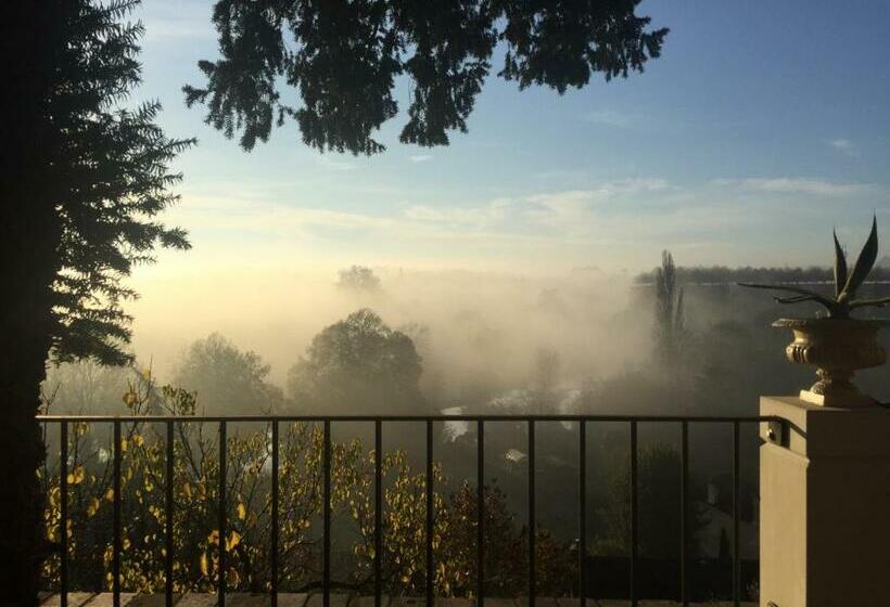 بنسيون Au Petit Thouars