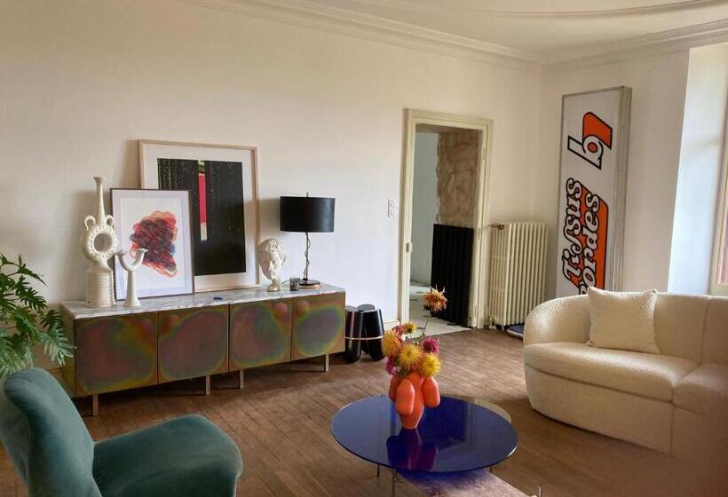 بنسيون Au Petit Thouars