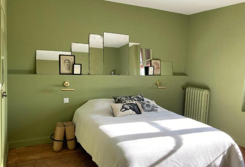 بنسيون Au Petit Thouars