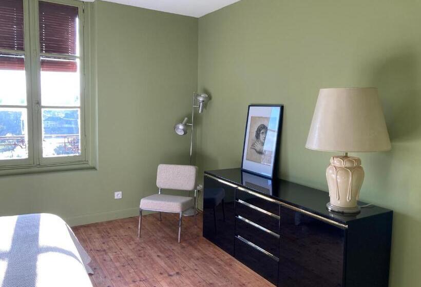 بنسيون Au Petit Thouars