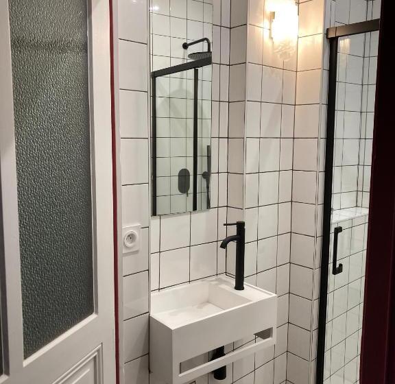 بنسيون Au Petit Thouars