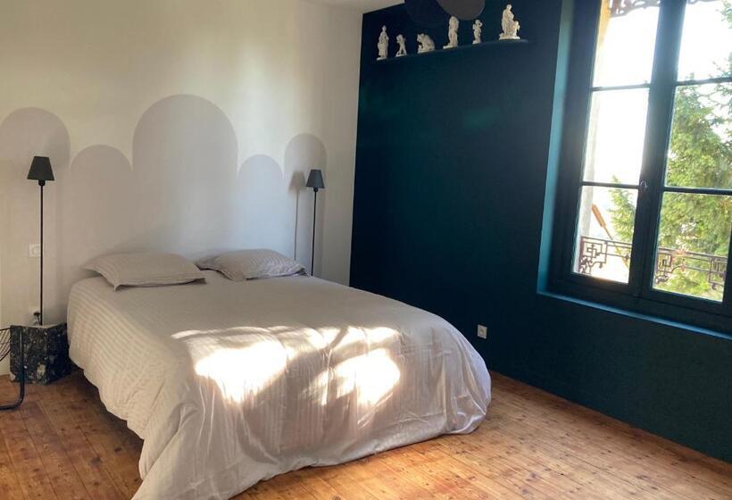 بنسيون Au Petit Thouars