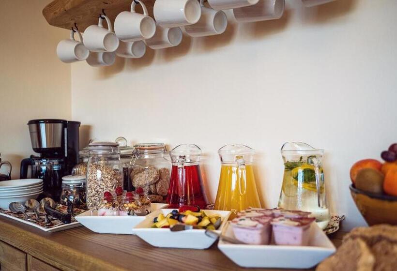 Ross Beach Family Farmhouse B&b