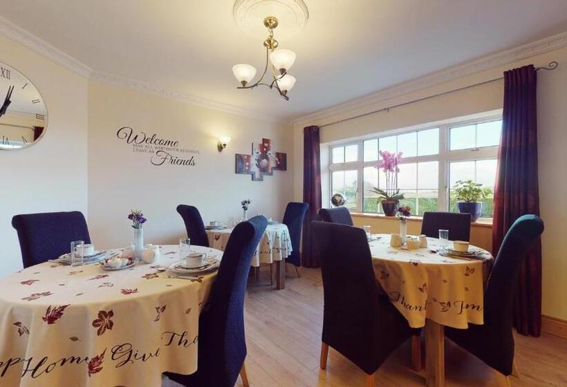 Ross Beach Family Farmhouse B&b