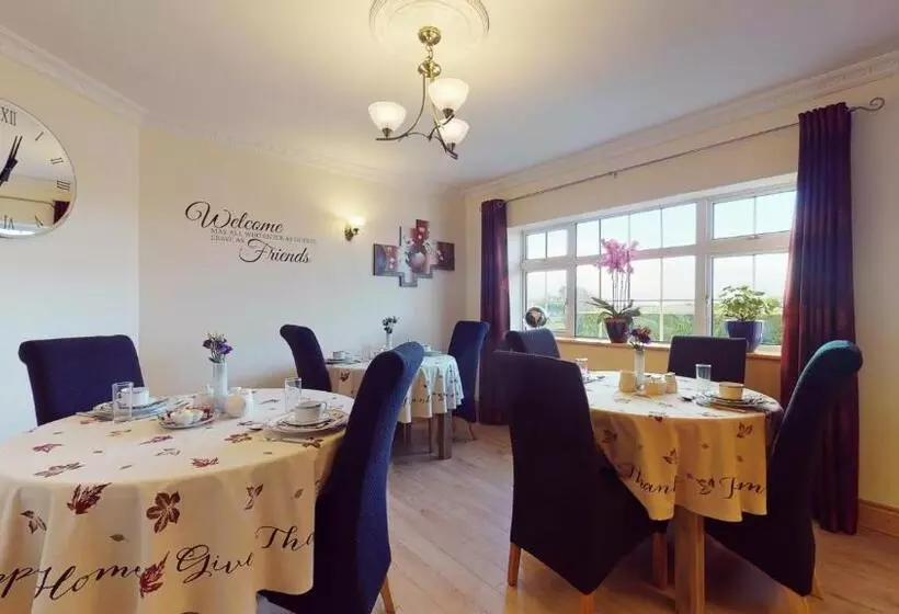 Ross Beach Family Farmhouse B&b