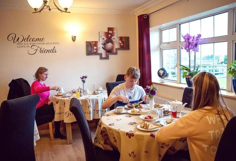 Ross Beach Family Farmhouse B&b