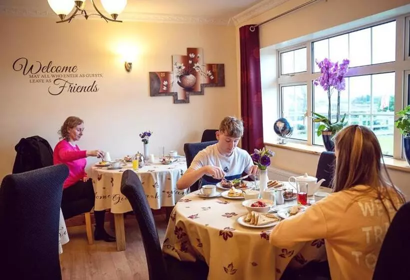 Ross Beach Family Farmhouse B&b