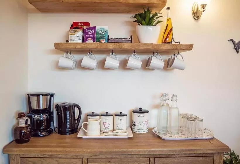 Ross Beach Family Farmhouse B&b