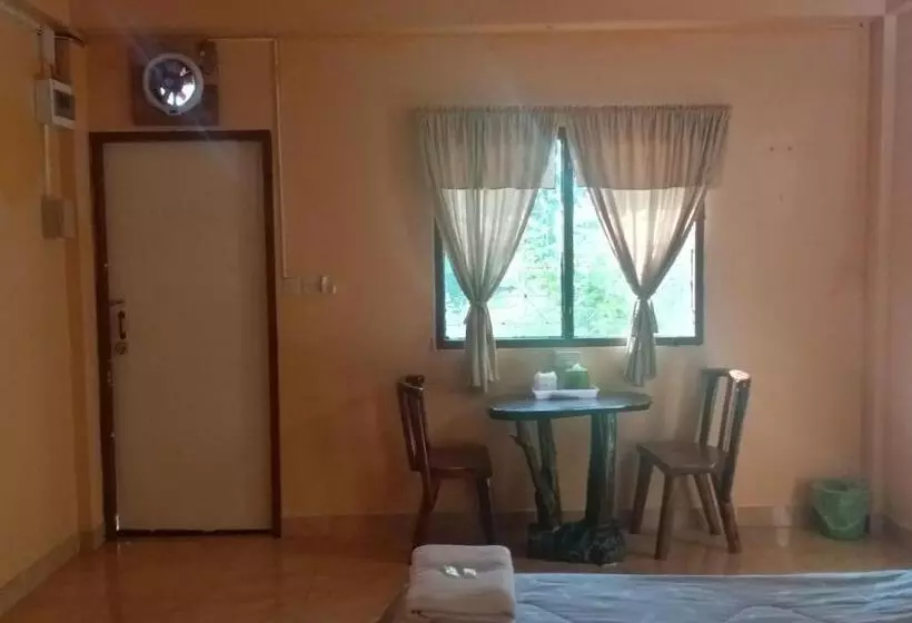 ホテル The 99 Inn