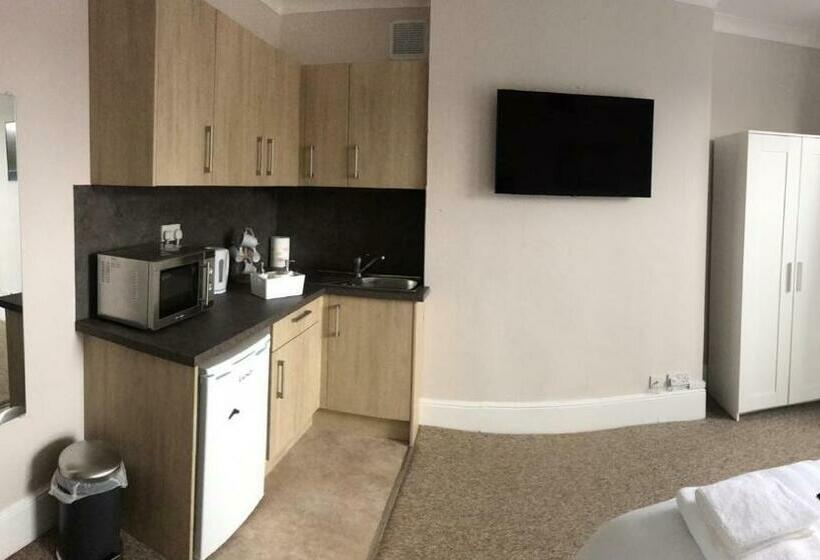 بنسيون Poole Stay