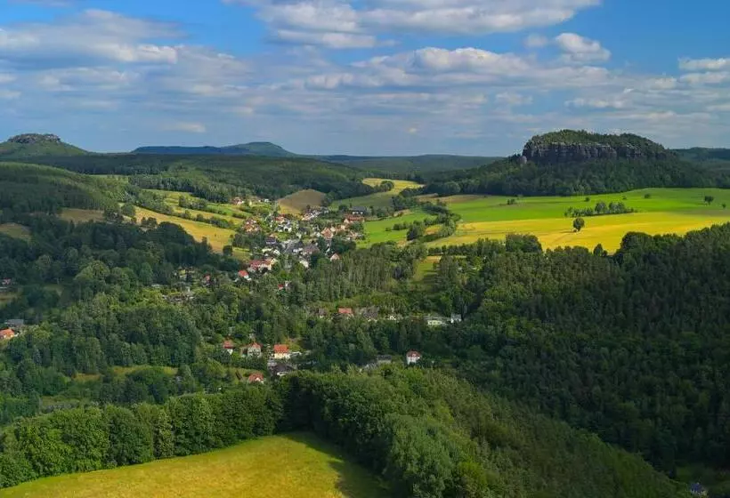 Hotelli Berggasthof Götzinger Höhe