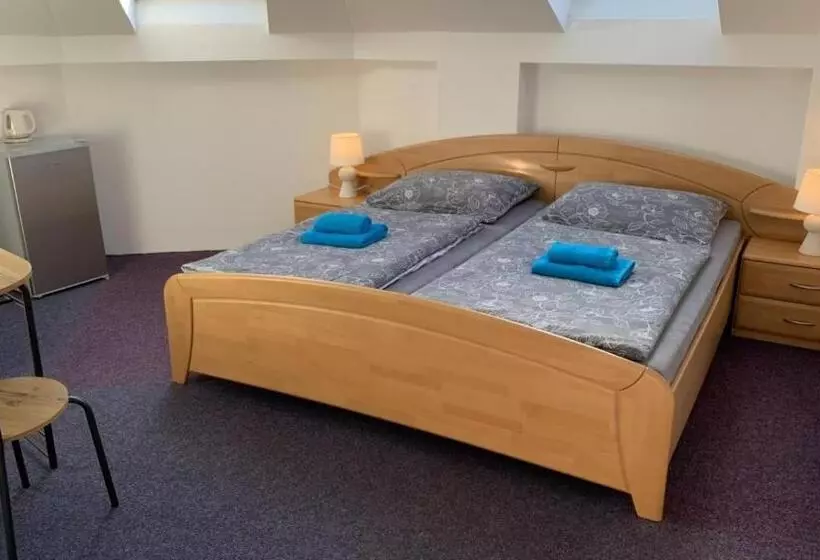 Majatalo Penzion Ronox