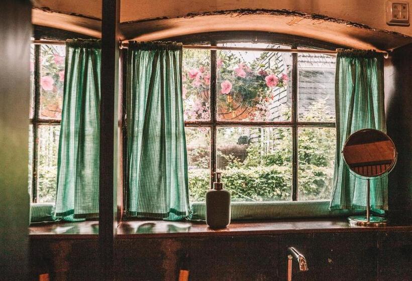 Общежитие Crash Nstay Paardenstal