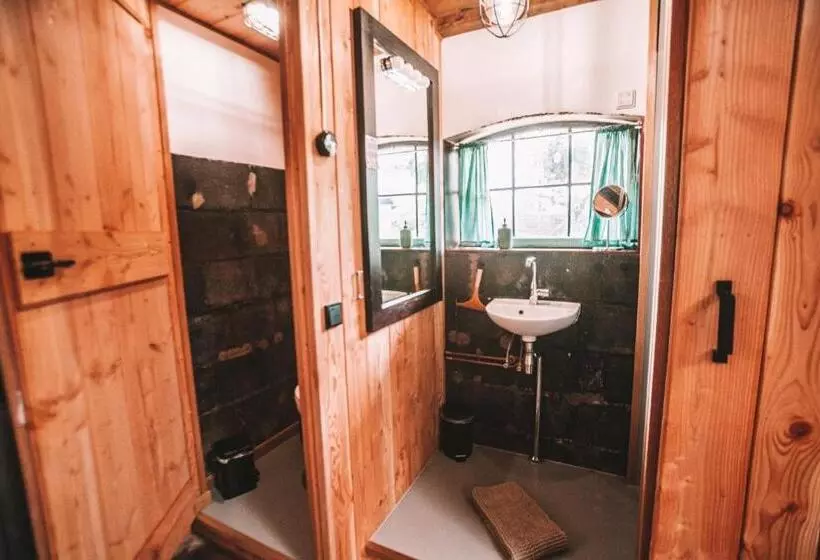 Retkeilymaja Crash Nstay   Paardenstal