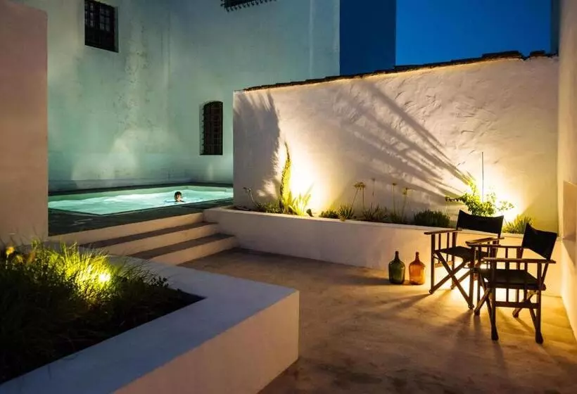 تختخواب و صبحانه Aljana Guest House Beja
