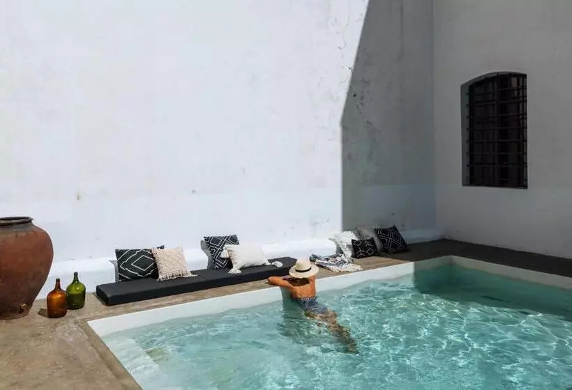 تختخواب و صبحانه Aljana Guest House Beja