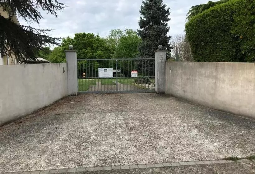 Aamiaismajoitus (B&B) Chambres D Hôtes De Charme Au Refuge Du Peintre Prés De St Emilion