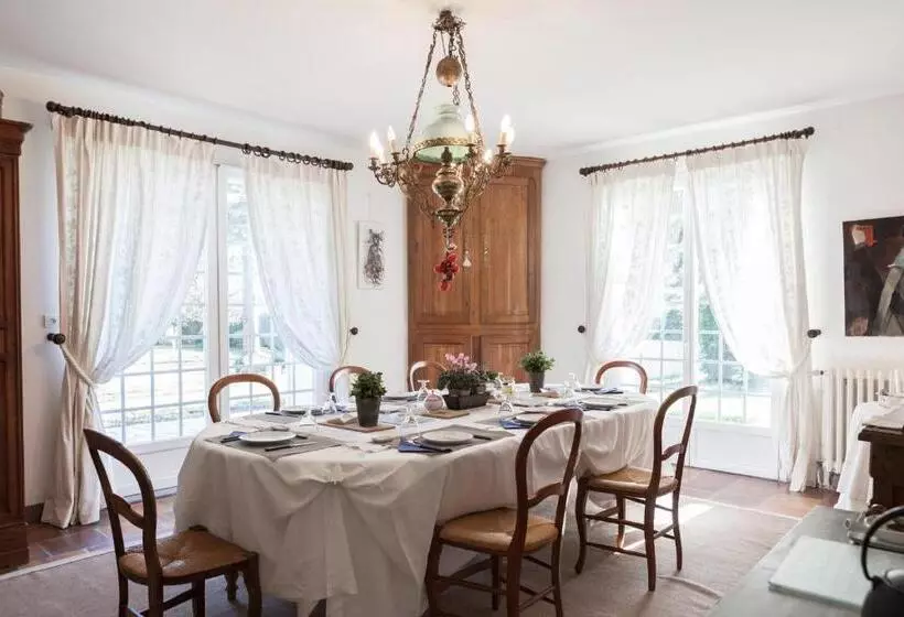 Aamiaismajoitus (B&B) Chambres D Hôtes De Charme Au Refuge Du Peintre Prés De St Emilion