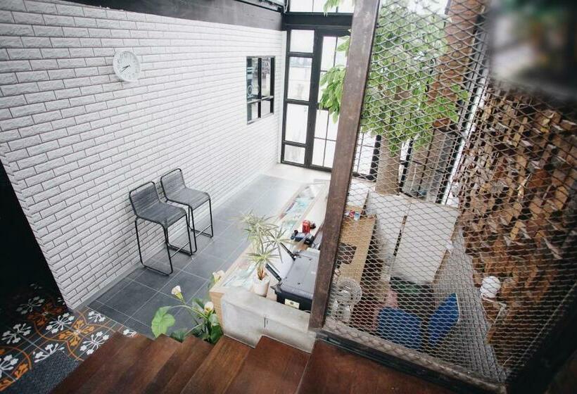 بنسيون De Container Guest House