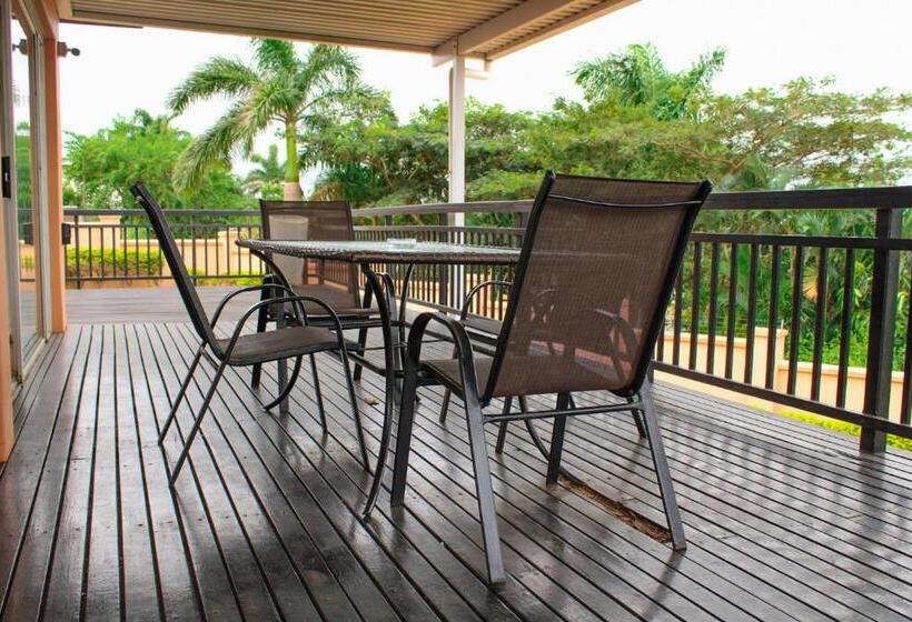 פנסיון Seaview Executive Guest House