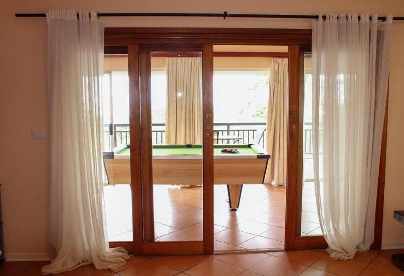 פנסיון Seaview Executive Guest House