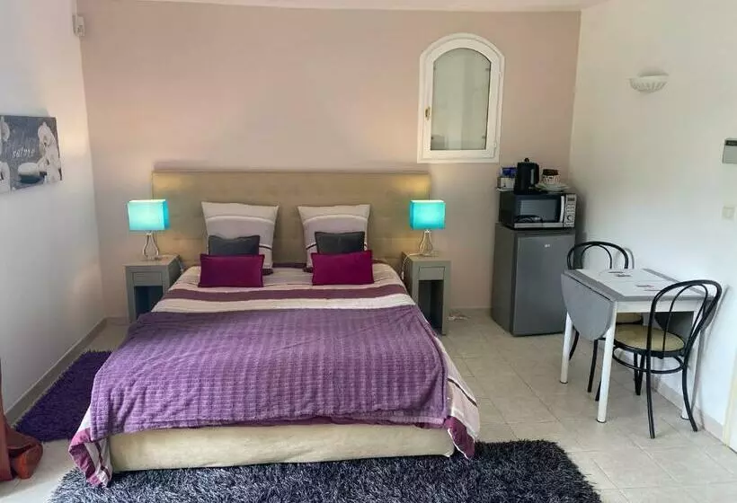 Aamiaismajoitus (B&B) Chambre Spacieuse Indépendante Dans Villa Plus Parking Privée
