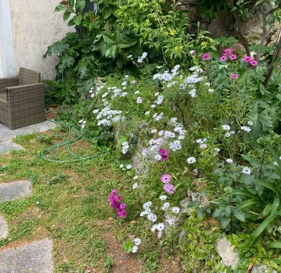 Aamiaismajoitus (B&B) Chambre Spacieuse Indépendante Dans Villa Plus Parking Privée